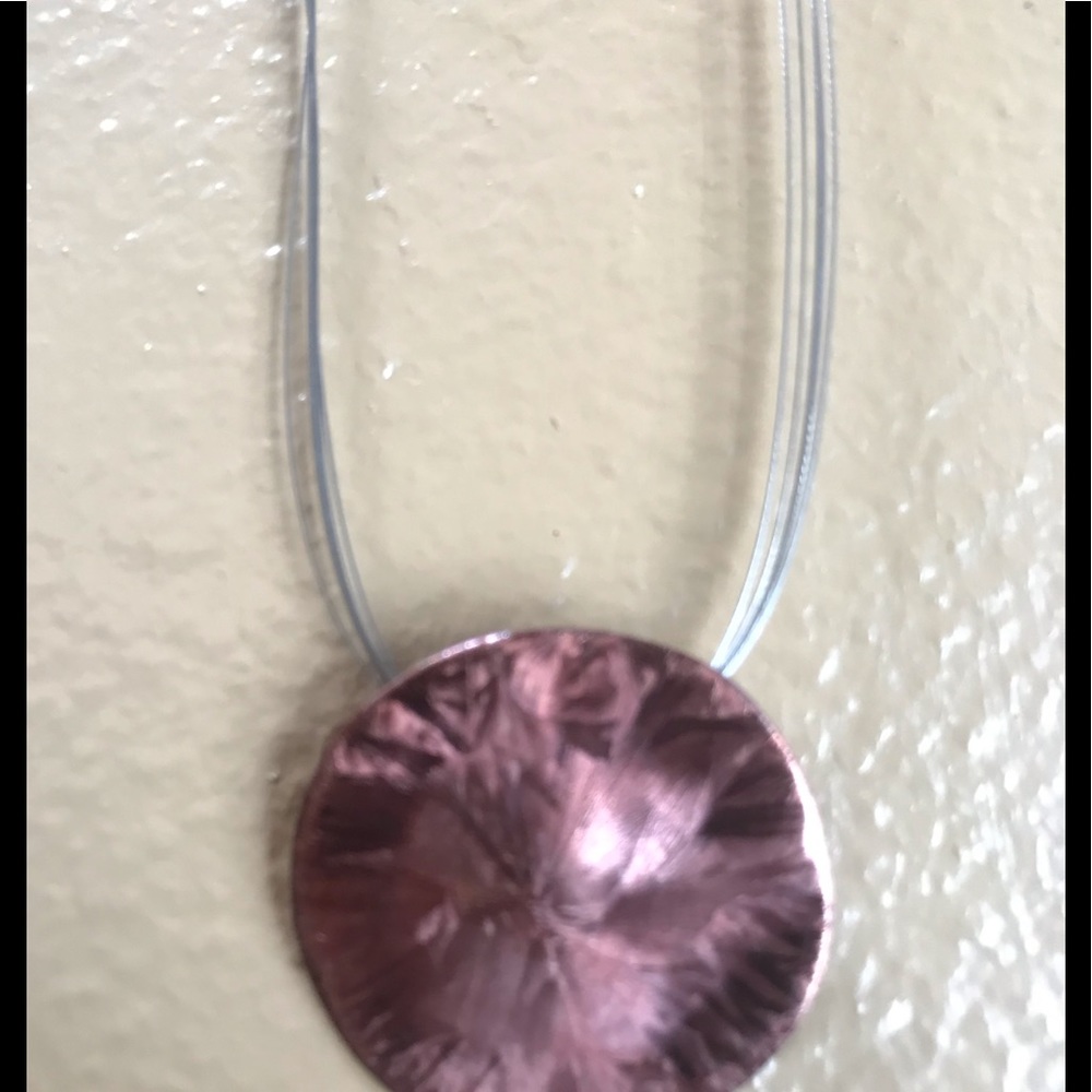 A beautiful shell color necklace